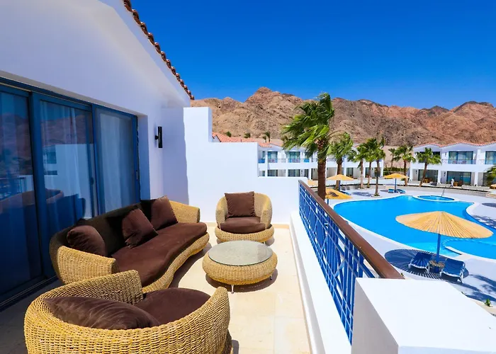 Ecotel Bay View 4*