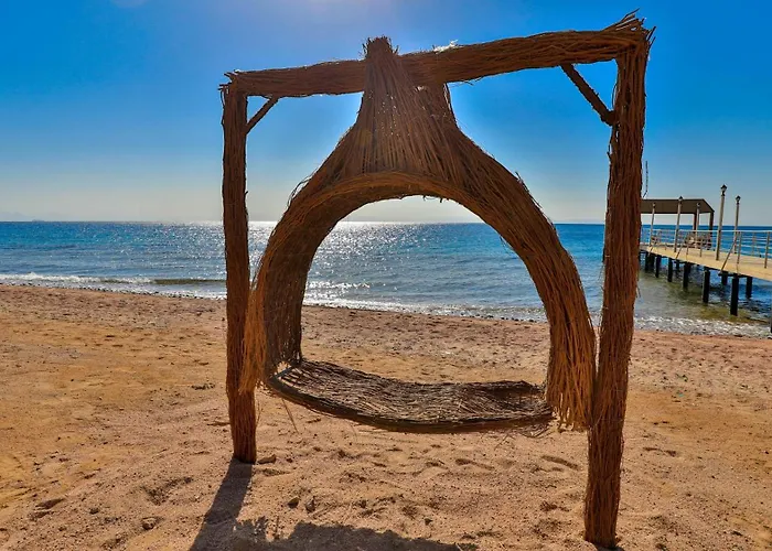 אתר נופש Ecotel Bay View 4*